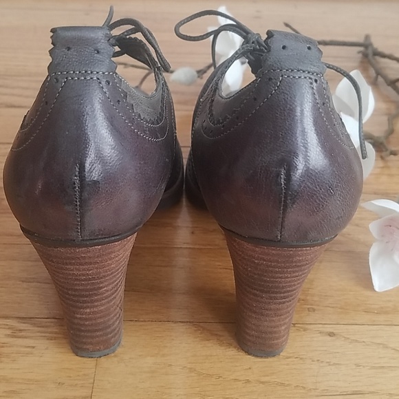 Kenneth Cole Reaction MaryJane Heels 6.5 - Picture 4 of 8